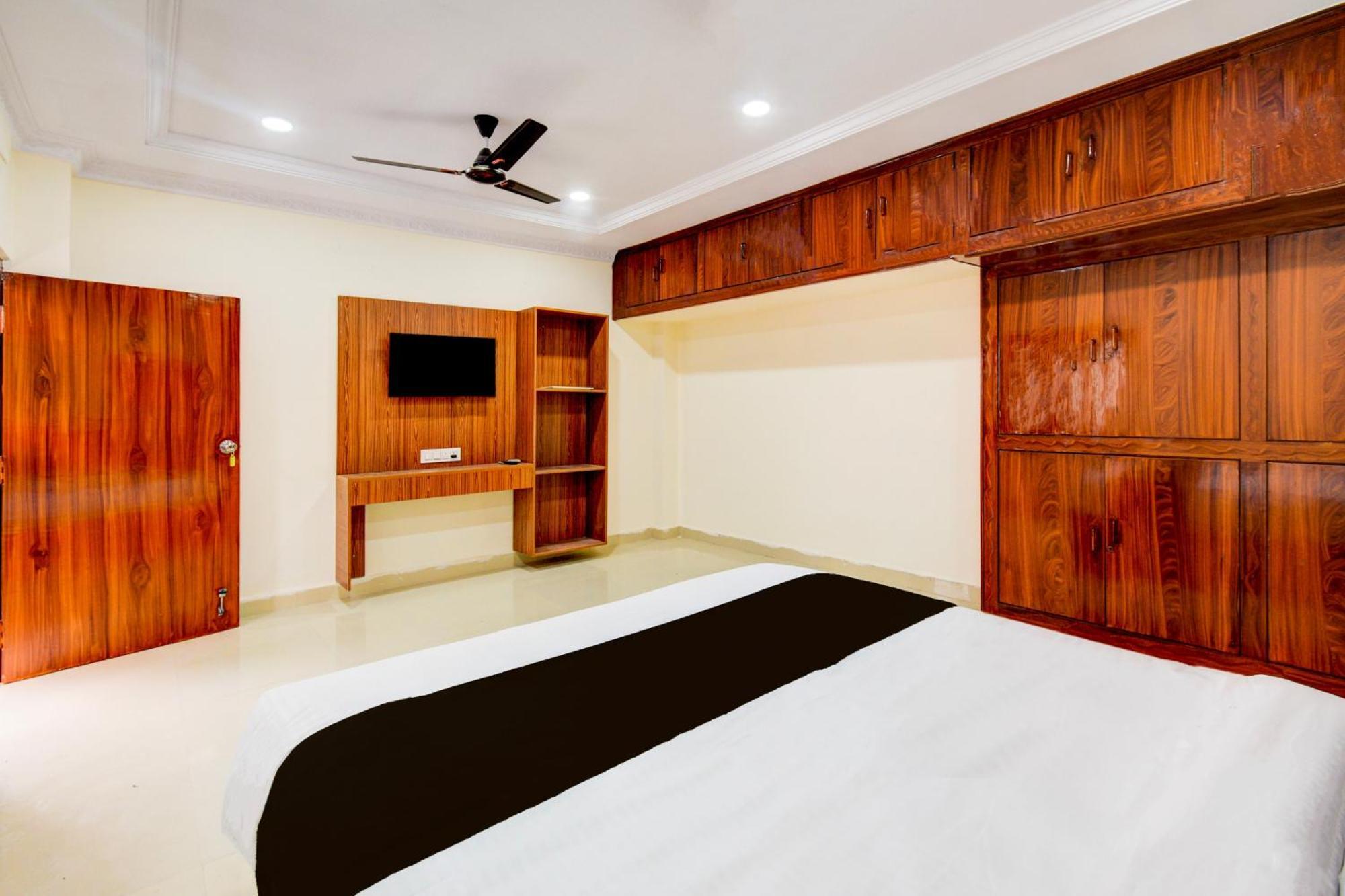 Hotel O D N Groups Sururnagar Bagian luar foto